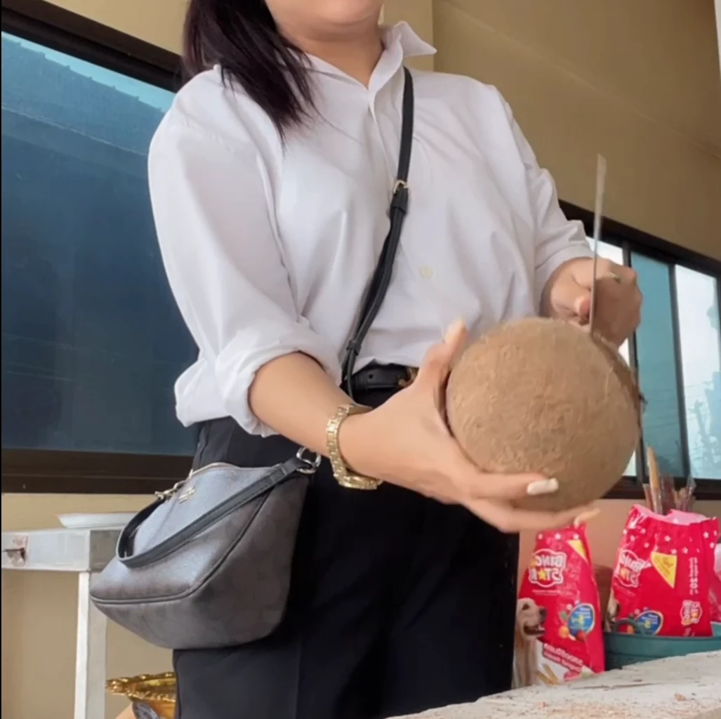 เปิดใจ‘สัปเหร่อ’สาวสวย อดีตพนักงานบัญชี ลาออกจากงาน ตามรอยพ่อ (มีคลิป)