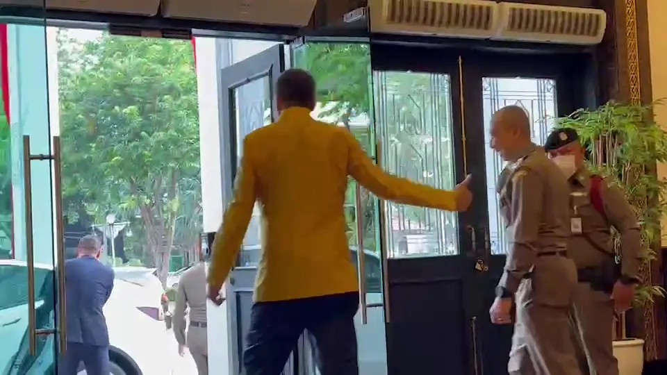 นายกฯ ชม ผบ.ตร.เยี่ยมมาก พร้อมชูนิ้วโป้ง