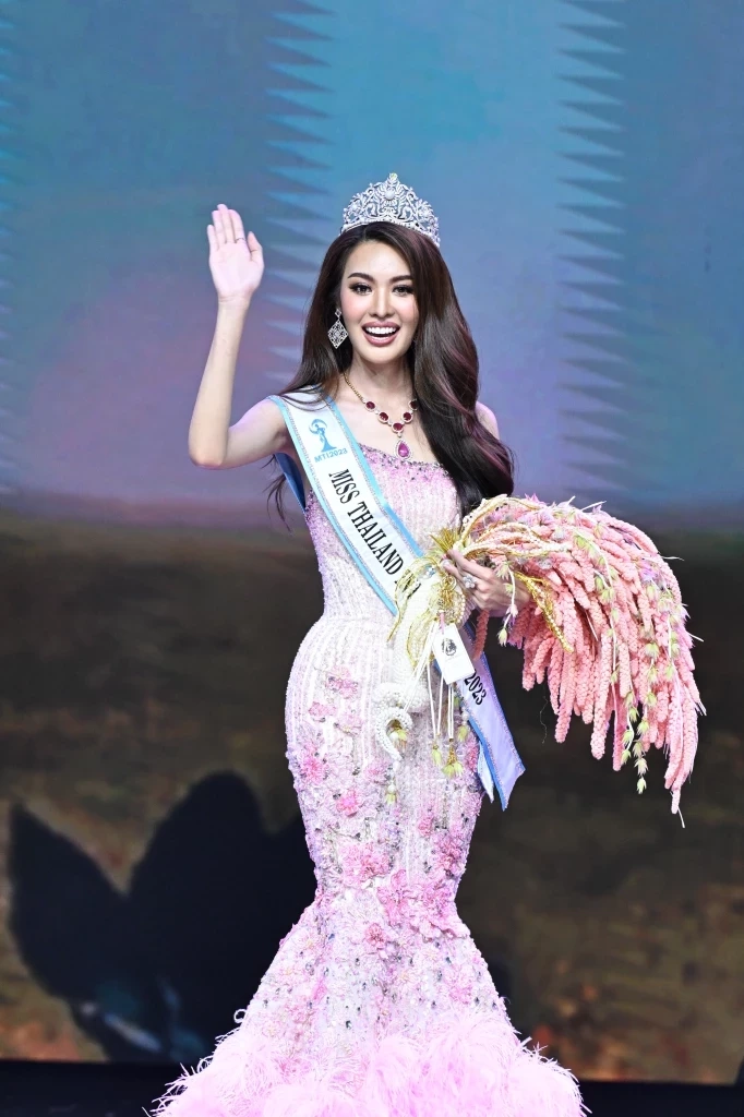 ลุ้น 4 สาว 4 เวที ใครจะได้มงใหญ่ไปครอง