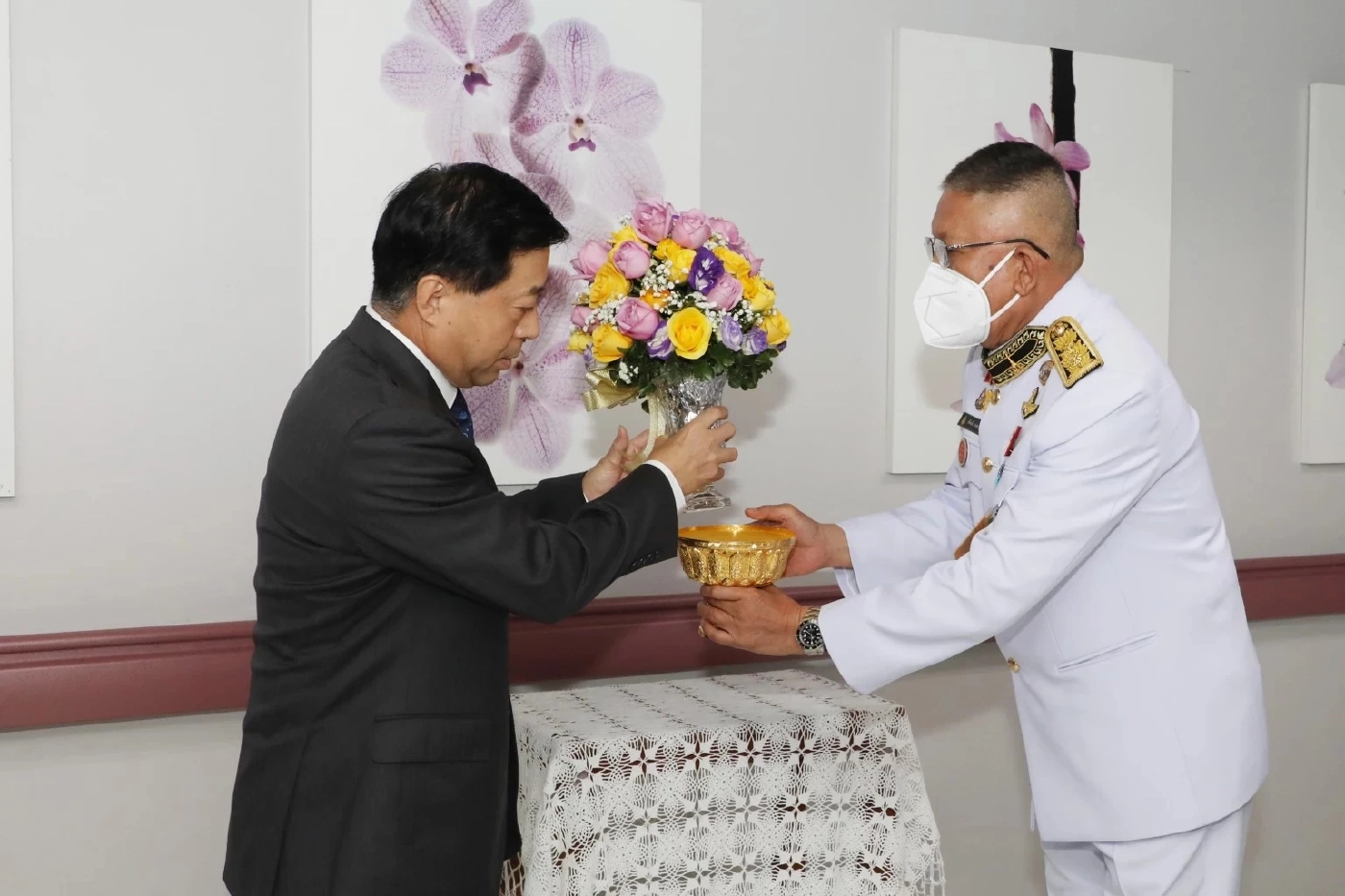 ในหลวง ทรงรับผู้บาดเจ็บ เหตุกราดยิงในห้างพารากอนไว้ในพระบรมราชานุเคราะห์