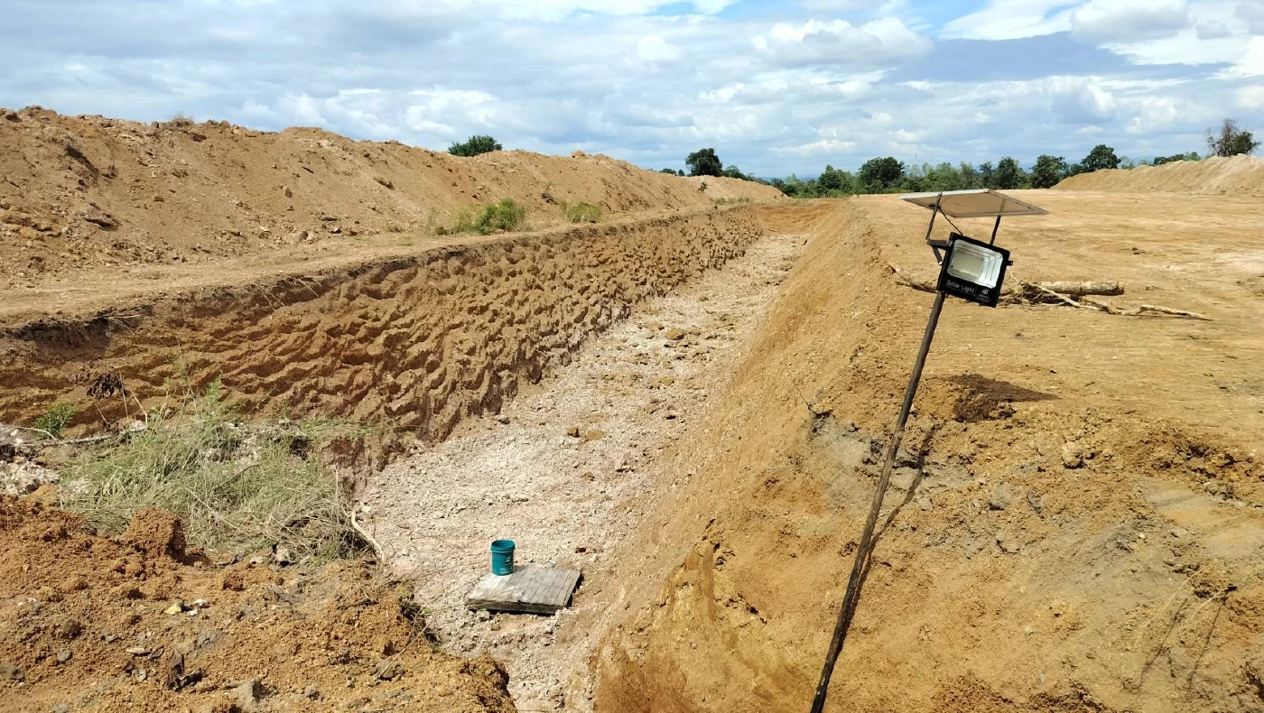 ชาวบ้าน 2 ตำบล ปราจีนฯ ค้าน DSI ฝังกลบซากหมูเถื่อน