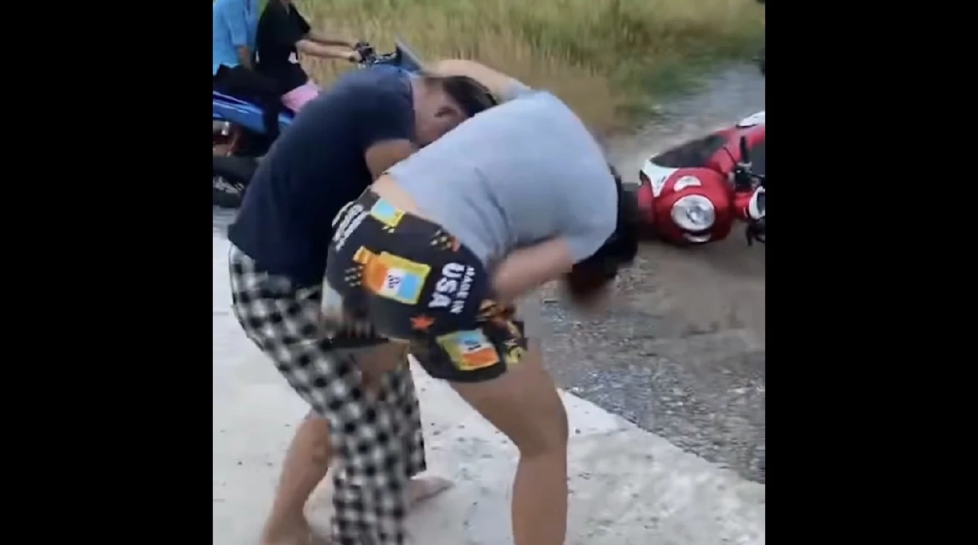 2 สาววัยรุ่น เดือด นัดปะฉะดะ ตบกัน เปิดก่อนได้ปูด ของจริง#บางเลนเดือดอีกแล้ว