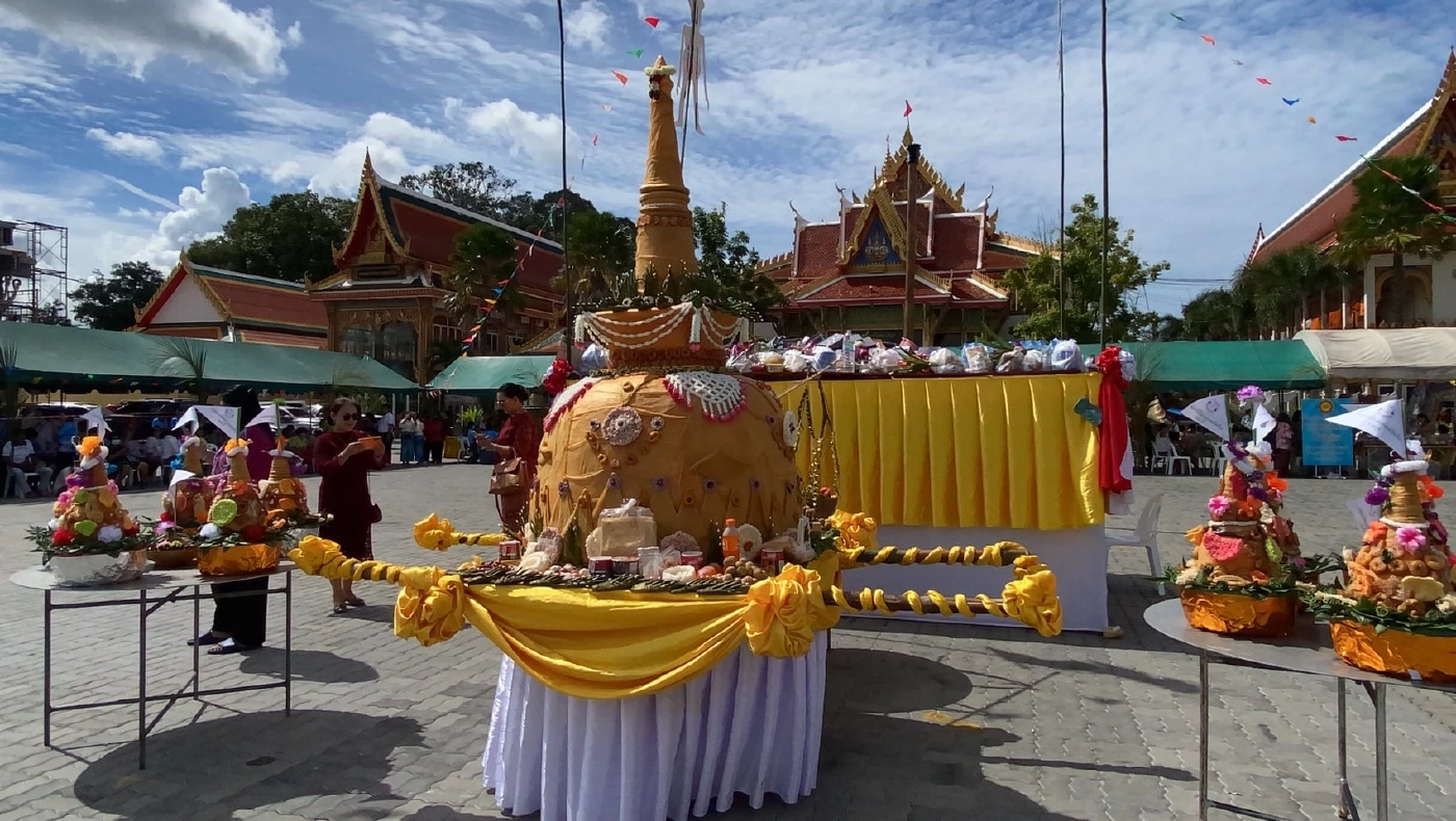 ชมรมชาวใต้ศรีราชา สืบสานประเพณี จัดงานสารทเดือนสิบ ทำบุญให้ผู้ล่วงลับ