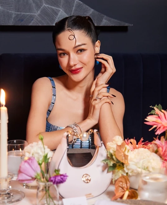 LYN “GLAMOUR NIGHT” เผยลุคแฟชั่นหรูและมีเสน่ห์จาก 10 นักแสดงสาว