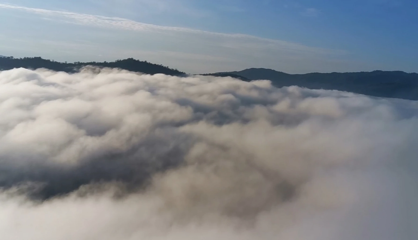 ลมหนาวมาแล้ว! "ร่องเขานครชุม" หมอกหนาทุกเช้าสวยงาม รอรับ นทท. มาสัมผัส (มีคลิป)