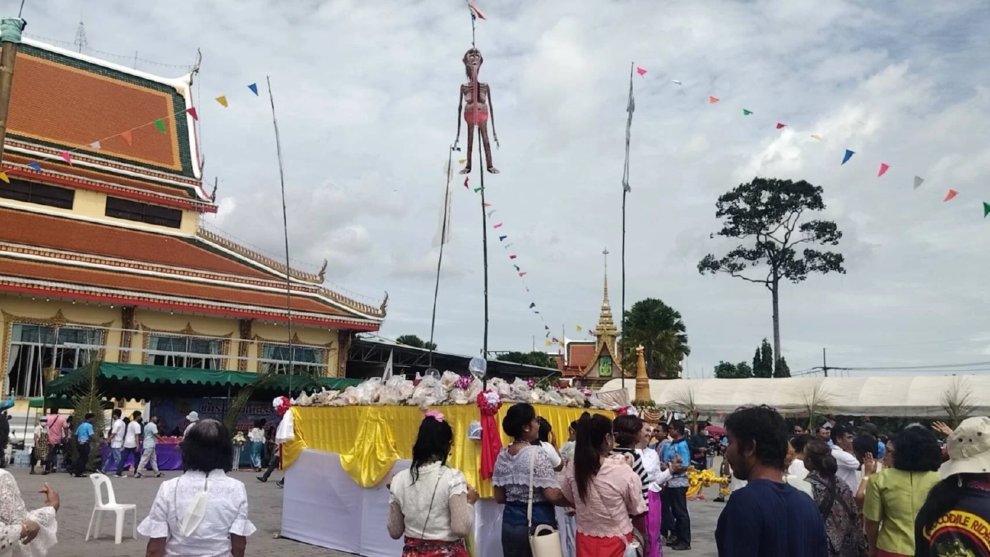 ชมรมชาวใต้ศรีราชา สืบสานประเพณี จัดงานสารทเดือนสิบ ทำบุญให้ผู้ล่วงลับ