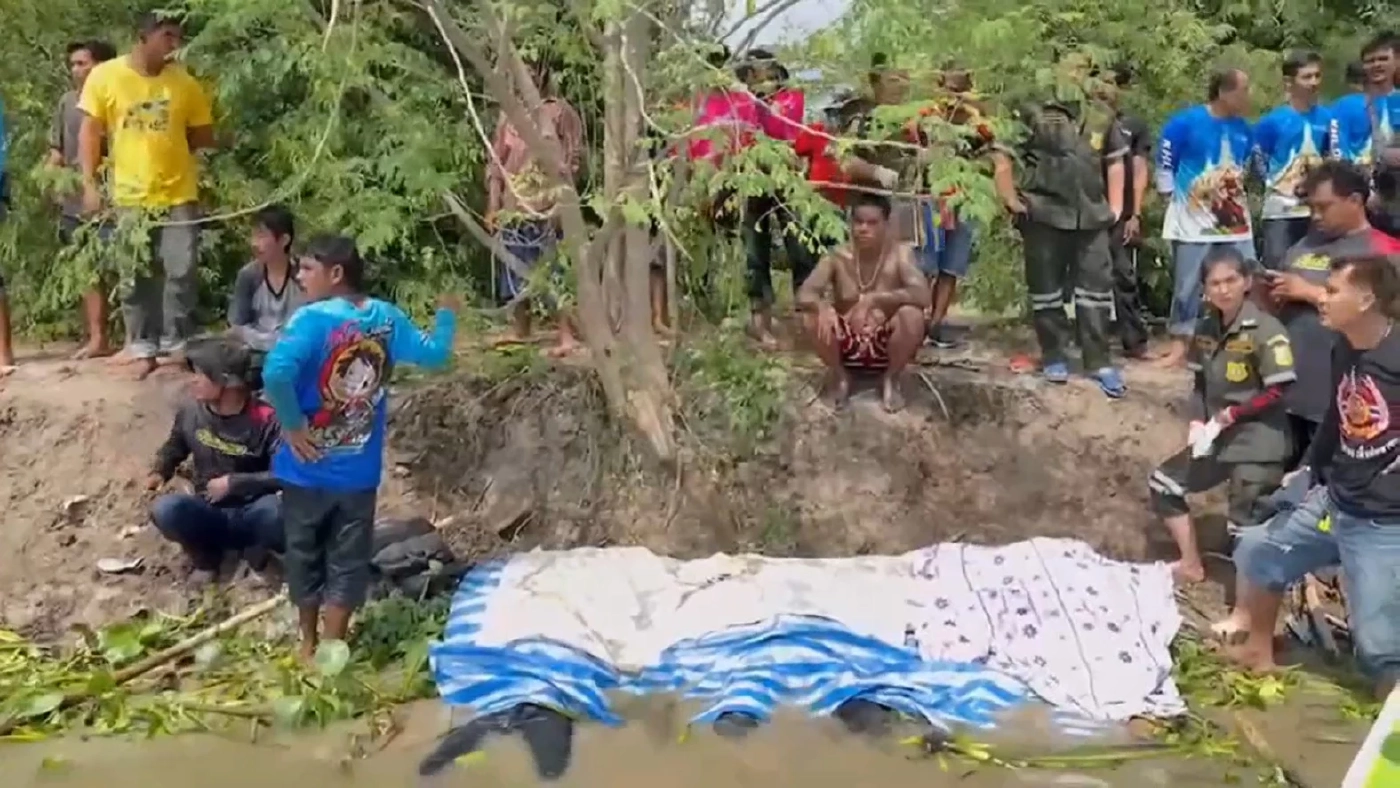 เจ็ทสกีชนคลื่น เหินพุ่งชนเรือหางยาว จมคลองดับ 3