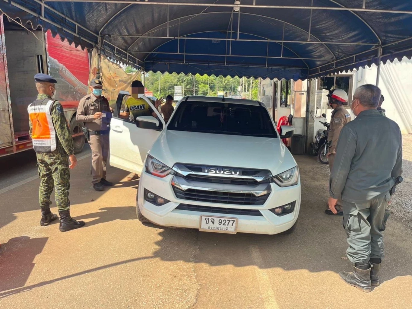 จับหนุ่มหัวใส แปลงคัสซีรถกระบะซุกไอซ์ 5 กก.