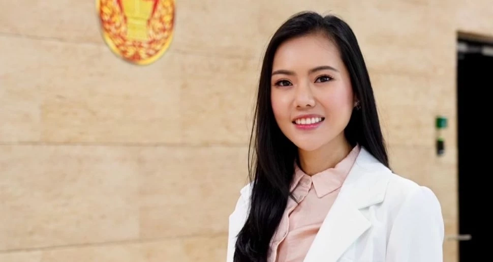 เปิดประวัติ "ดร.ผึ้ง" รองโฆษกรัฐบาลป้ายแดง!