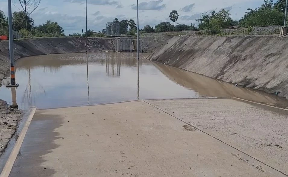 ฝนตกหนัก น้ำท่วมทางลอดใต้รางรถไฟ ชาวบ้านเดือดร้อน วอนเร่งแก้ไข