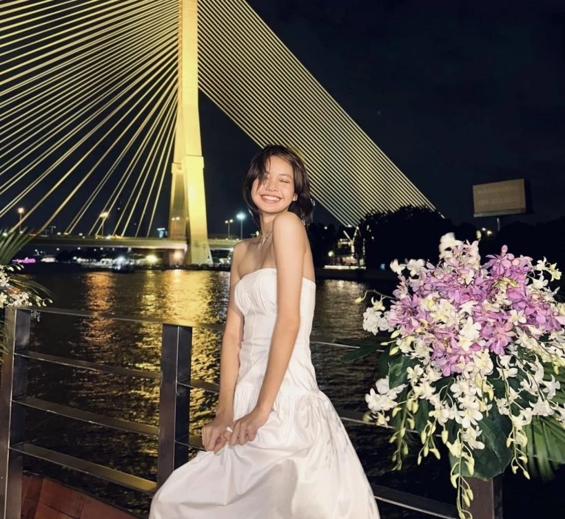 “ลิซ่า” อวดหุ่นแซ่บใส่บิกินีตัวจิ๋ว “คุณแม่จิตทิพย์” ไม่แพ้เซ็กซี่คู่ลูก