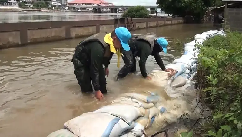 อุบลฯ สั่งอพยพชาวบ้านลุ่มต่ำ หนีแม่น้ำมูล หลังเขื่อนเพิ่มการระบายน้ำ