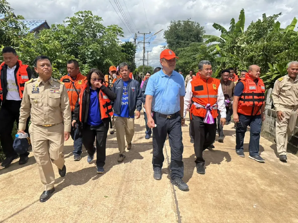 อนุทิน ลงพื้นที่กาฬสินธุ์ เยี่ยมผู้ประสบภัยน้ำท่วม