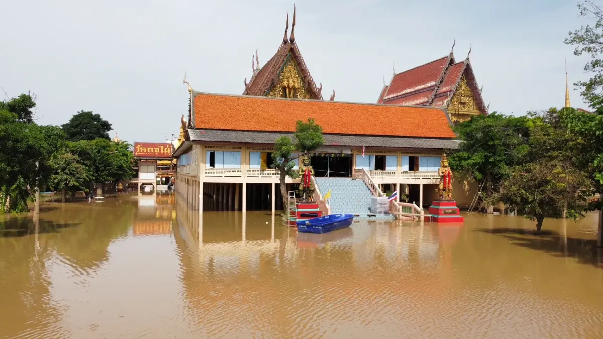 เขื่อนเจ้าพระยา โหมระบายน้ำ ท่วมวัด-โรงเรียน-บ้านเรือน 9 อำเภอ