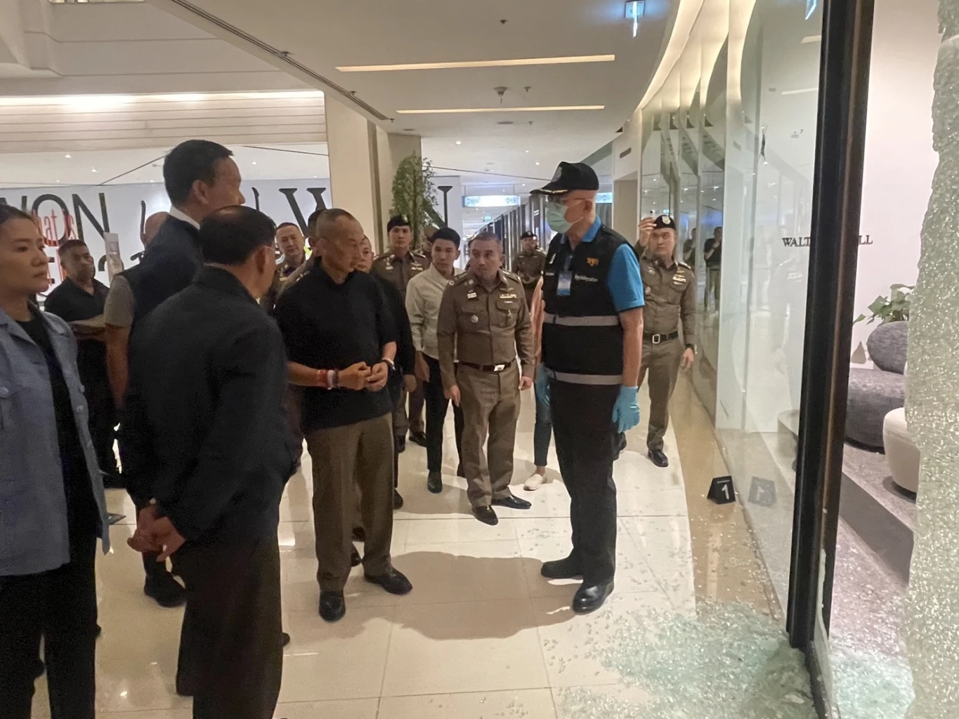 เปิดไทม์ไลน์ เหตุ "กราดยิง" กลางห้างดัง จนมีผู้เสียชีวิต 2 ราย บาดเจ็บ 5 คน