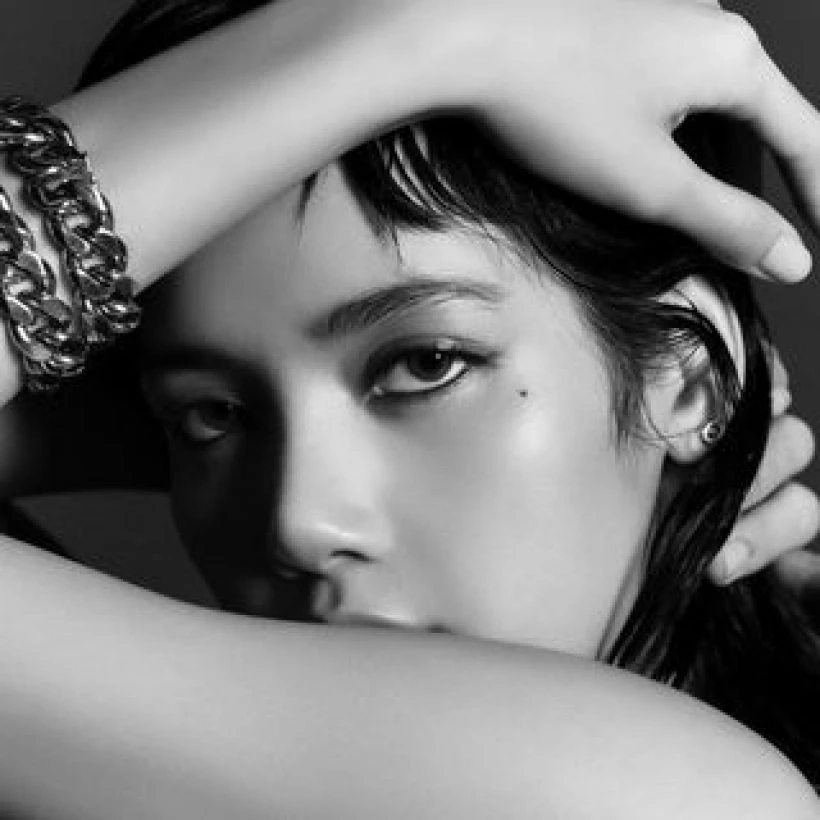 "ลิซ่า" ไม่แผ่วจัดเต็มลงรูปการแสดง Crazy Horse ในคลับคาบาเร่ต์ที่ปารีส 