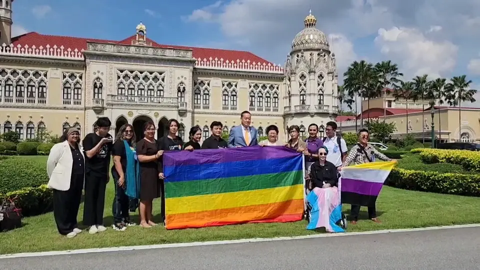 นายกฯถ่ายภาพร่วมกับกลุ่ม LGBQ+