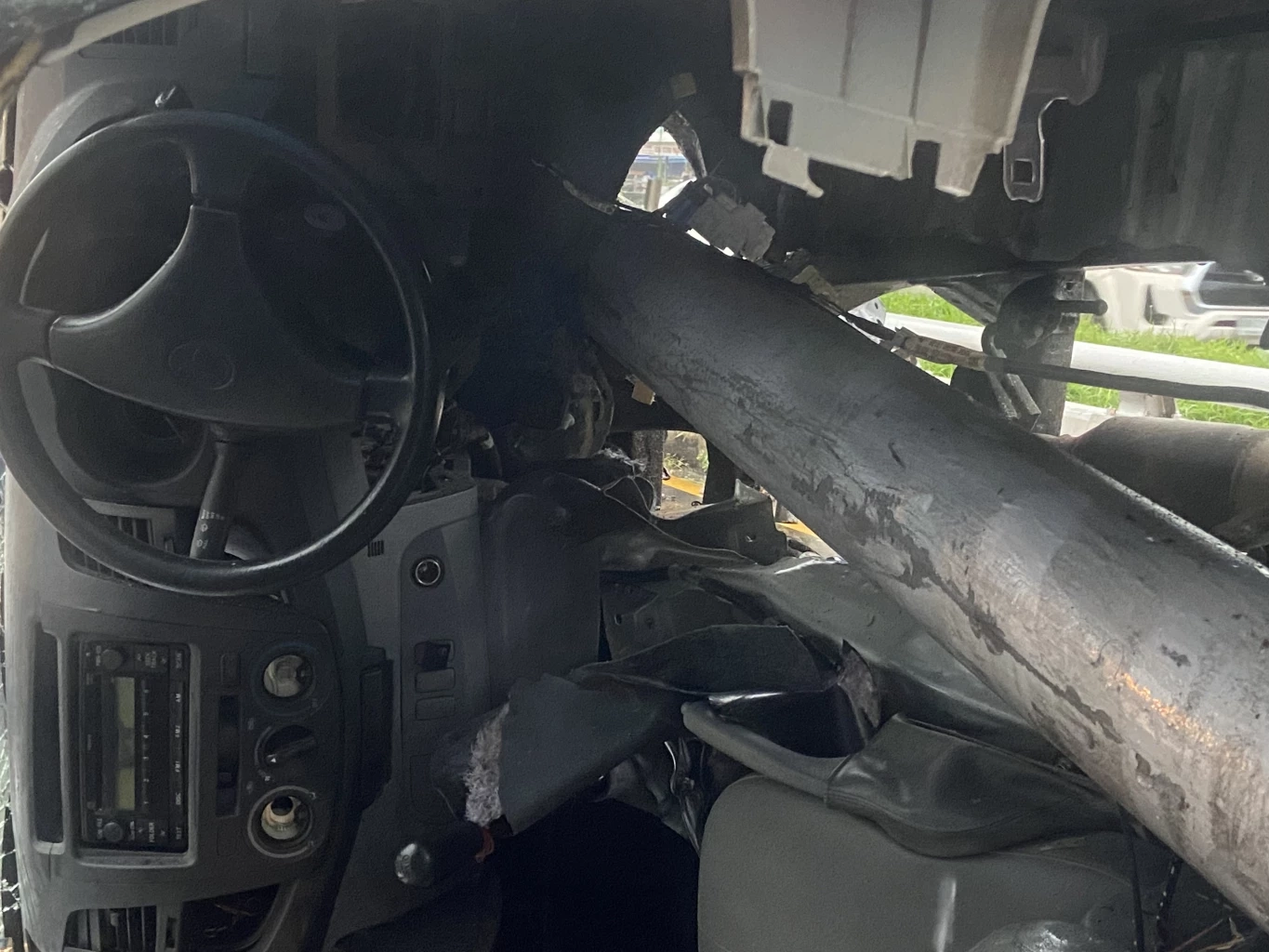 พ่อค้าลูกชิ้น ซิ่งกระบะพุ่งเสียบราวสะพาน รอดปาฎิหาริย์ เพระหลวงพ่อเงิน