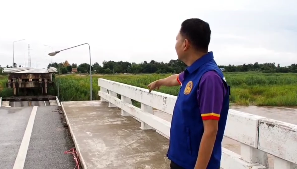 "น้ำปิง"ไหลแรงซัด"สะพานวังแขม" กำแพงเพชร พังถล่ม (มีคลิป)