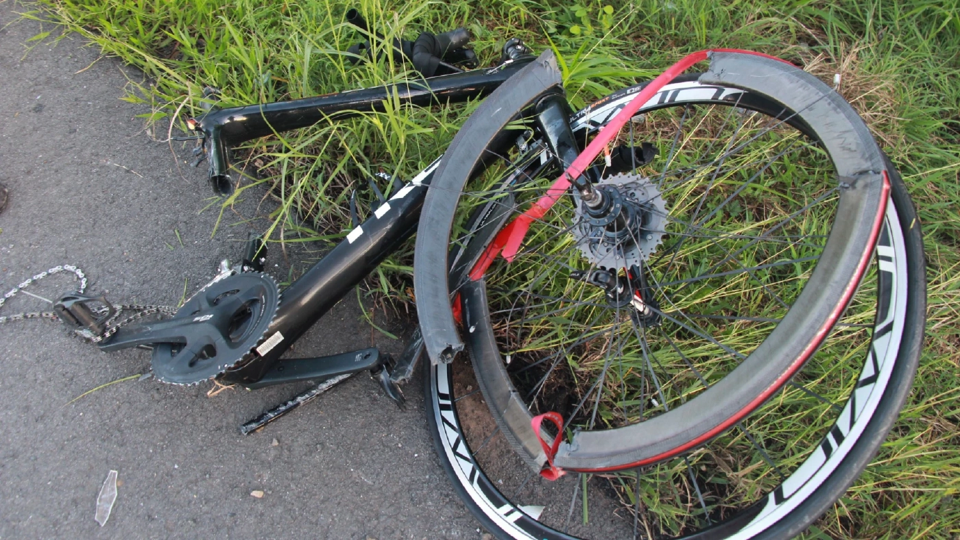 มอบตัวแล้ว คนขับรถกระบะ ซิ่งชนนักปั่นจักรยานดับ 2 ที่แท้เป็นทหาร