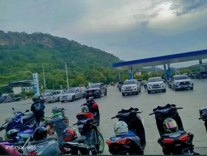 "แก๊งน้ำไม่อาบ" รีเทิร์น ป่วนเมืองกาญจน์ ซิ่งชนชาวบ้านเจ็บแล้วหนี (มีคลิป)