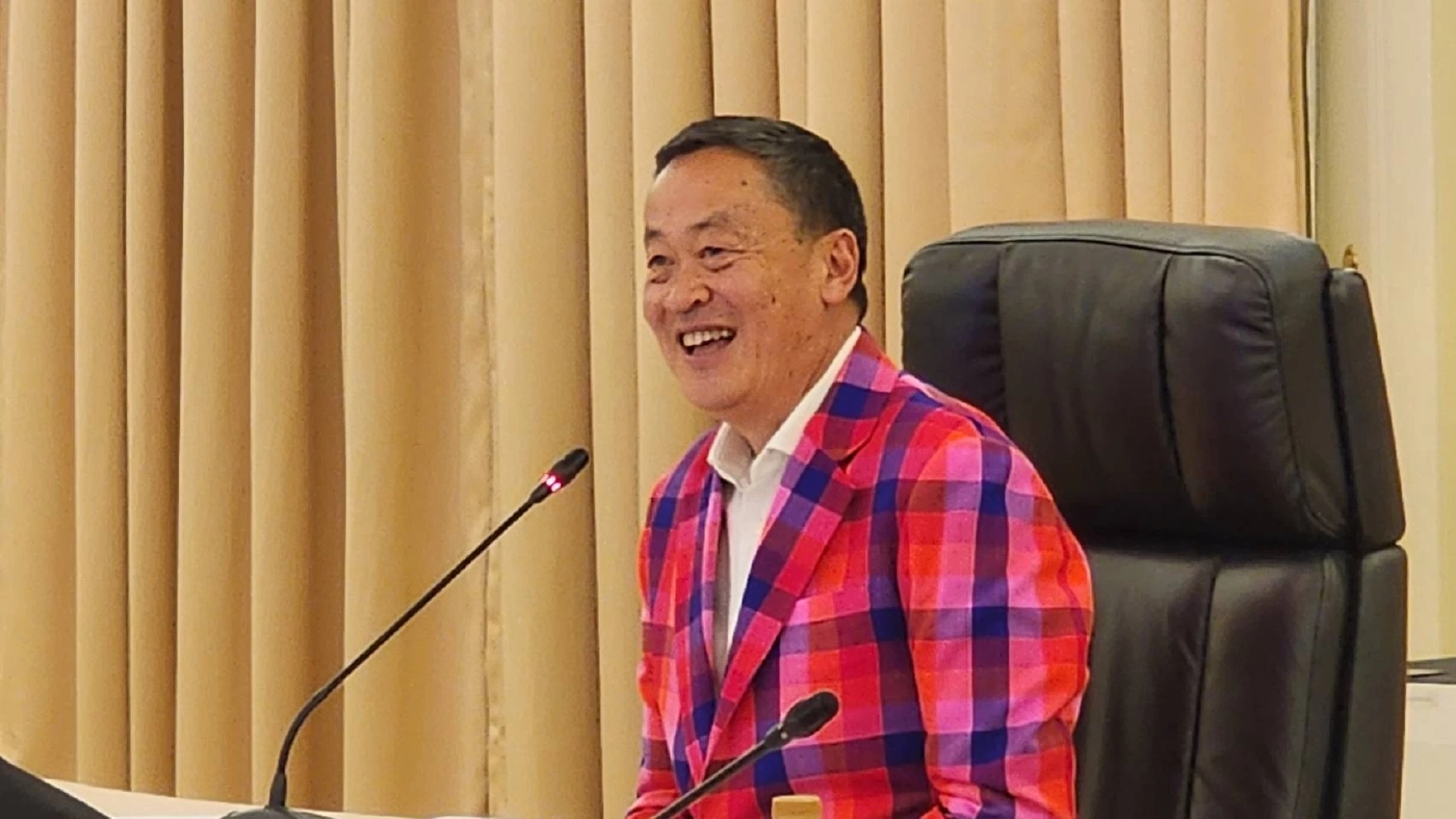 เศรษฐา ใส่สูทผ้าขาวม้าสีสด เคียงคู่ "อุ๊งอิ๊งค์" ถก คกก.ซอฟต์พาวเวอร์ นัดแรก