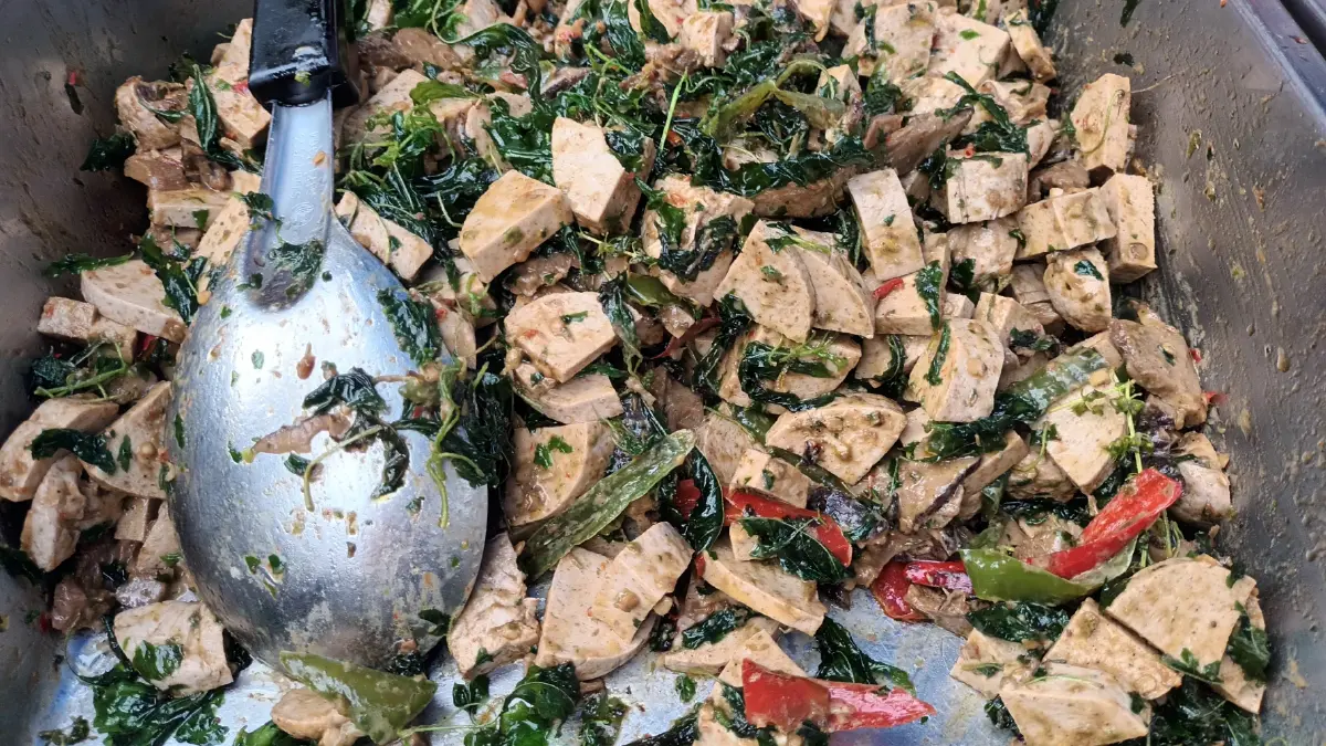 "พิษณุโลก" กินเจวันแรก สารพัดเมนูอาหารเจขายดี คนแห่ซื้อคึกคัก