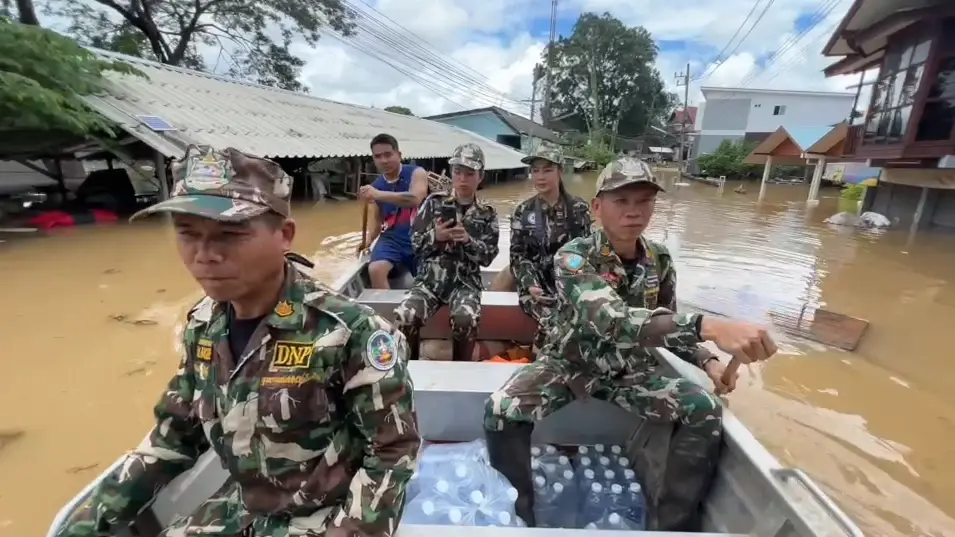 อส.รับข้อสั่งการ พล.ต.อ.พัชรวาท ร่วมช่วยเหลือประชาชนประสบภัยน้ำท่วม