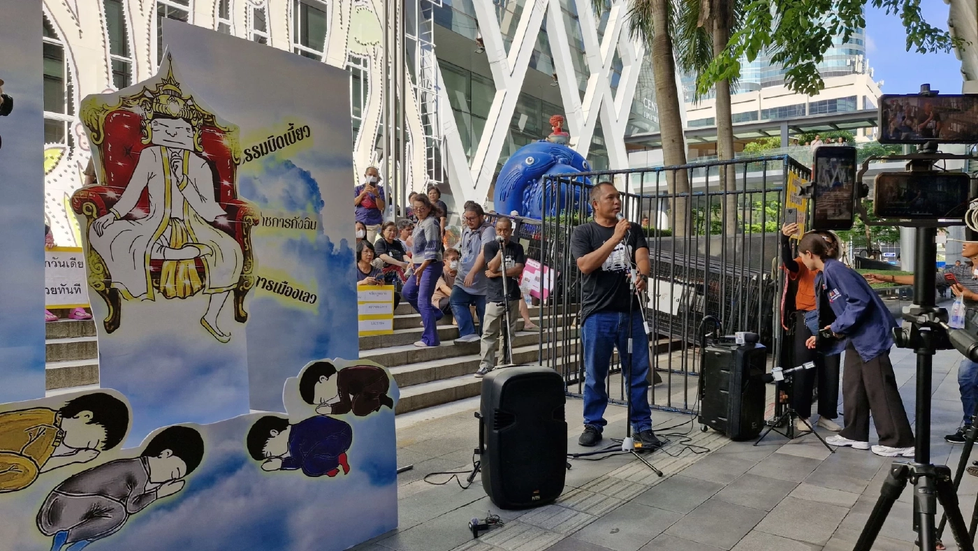 คปท.ขู่ค้างคืนหน้า รพ.ตำรวจ หากอาการป่วย “ทักษิณ” ไม่ชัดเจน