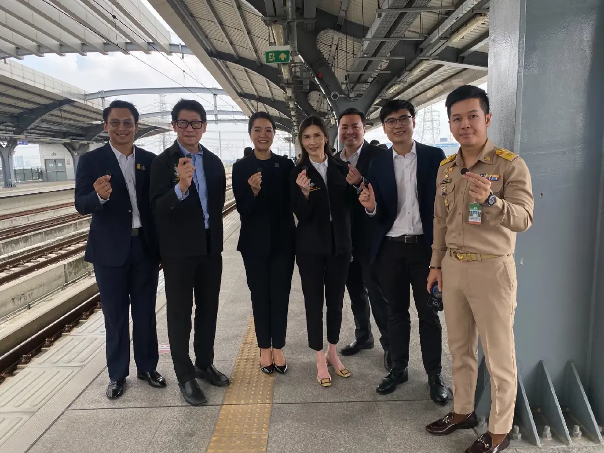 "เพื่อไทย" ดีใจแทนประชาชนได้ใช้ "รถไฟฟ้า 20 บ." พร้อมเชิญชวนใช้บริการ
