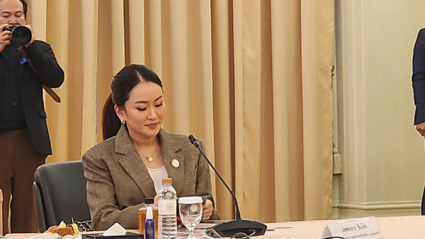 เศรษฐา ใส่สูทผ้าขาวม้าสีสด เคียงคู่ "อุ๊งอิ๊งค์" ถก คกก.ซอฟต์พาวเวอร์ นัดแรก