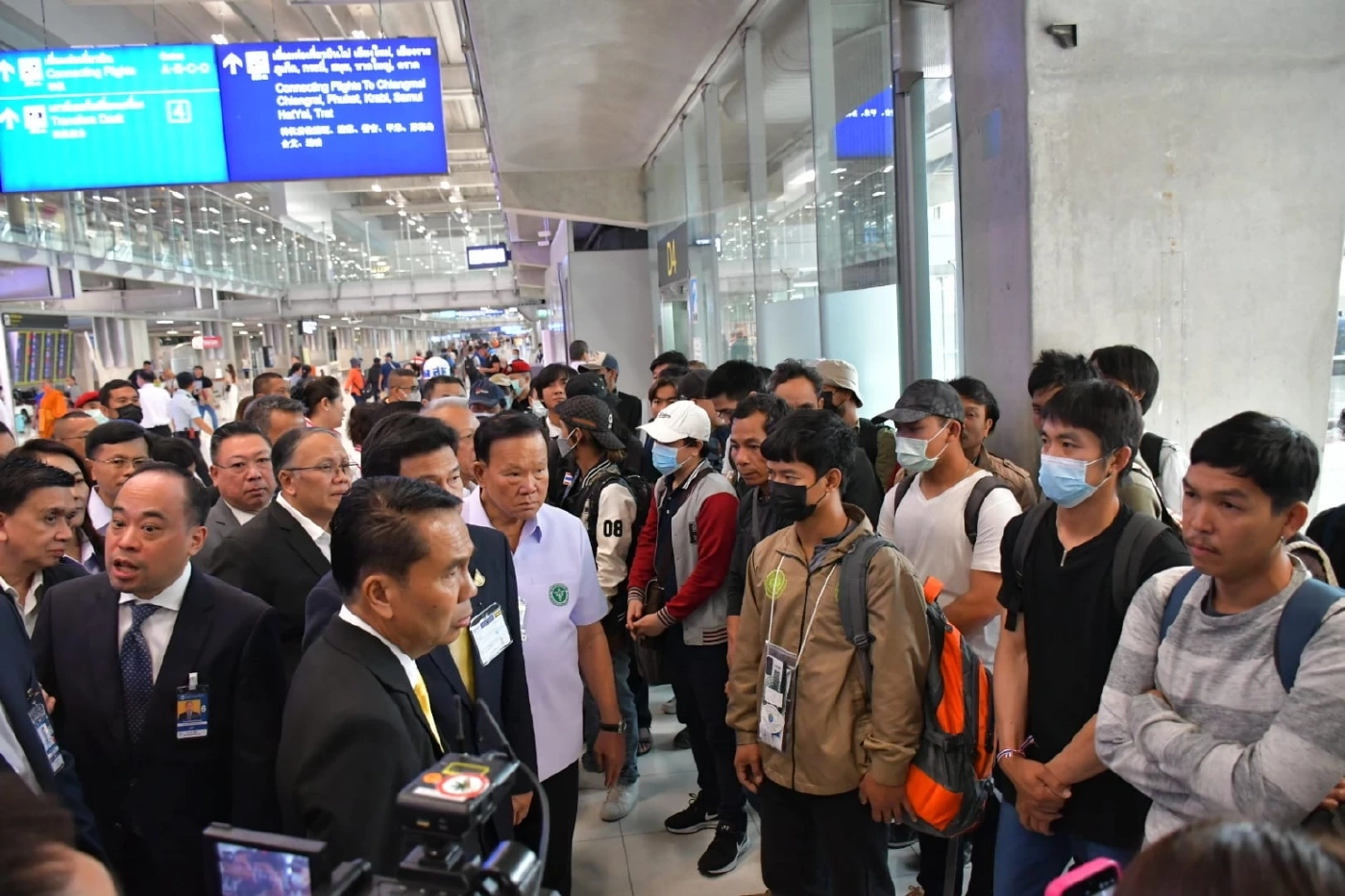 ต้อนรับ 15 แรงงานไทยจากอิสราเอล กลุ่มแรก เดินทางกลับสู่มาตุภูมิ