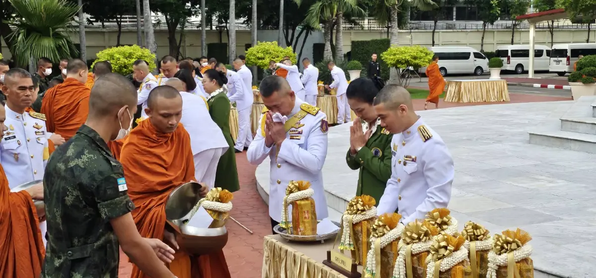 "กองทัพบก" น้อมรำลึกในพระมหากรุณาธิคุณ ร.๙ เนื่องใน "วันคล้ายวันสวรรคต"