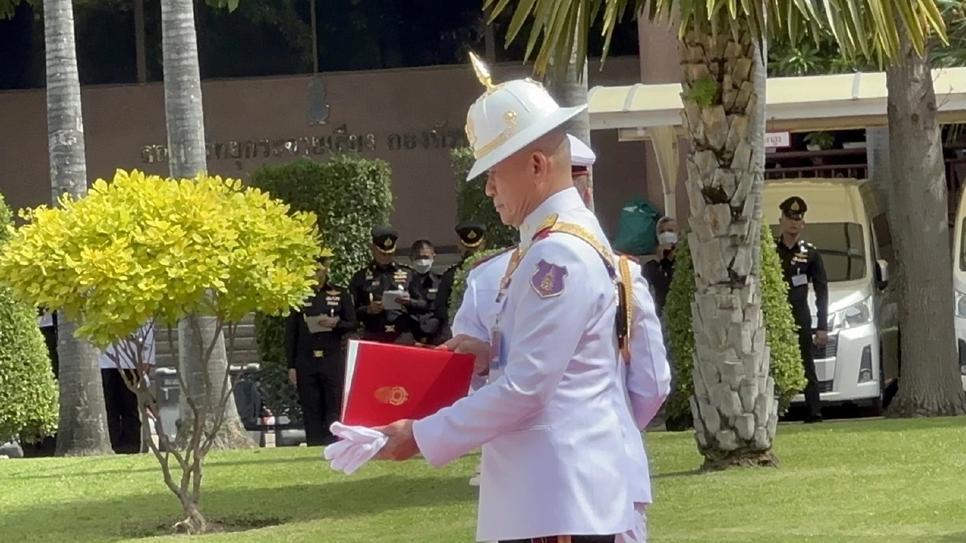 "บิ๊กต่อ" นำถวายสัตย์นายทหารชั้นนายพล ได้รับพระราชทานชั้นยศสูงขึ้น