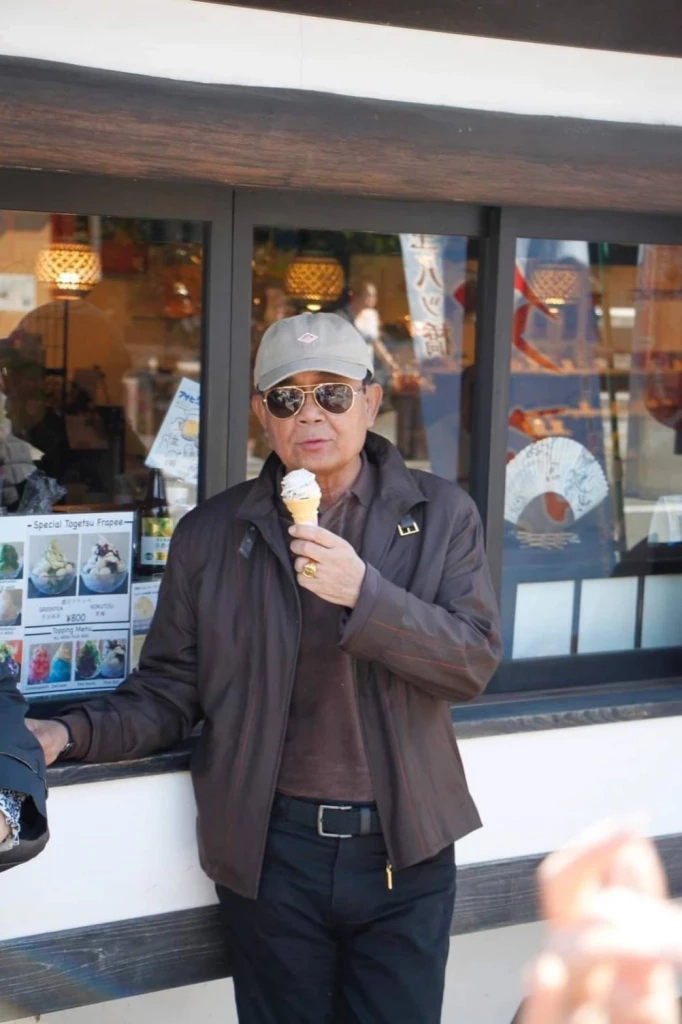 หวานมดไต่! เพจ"ประยุทธ์" โพสต์รูป บิ๊กตู่ ควง อ.น้อง เที่ยวญี่ปุ่นในรอบ 10 ปี