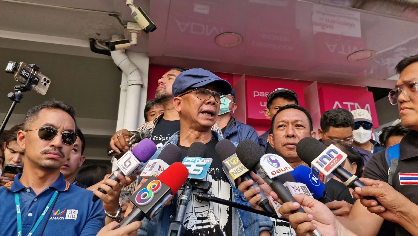 คปท.ขู่ค้างคืนหน้า รพ.ตำรวจ หากอาการป่วย “ทักษิณ” ไม่ชัดเจน