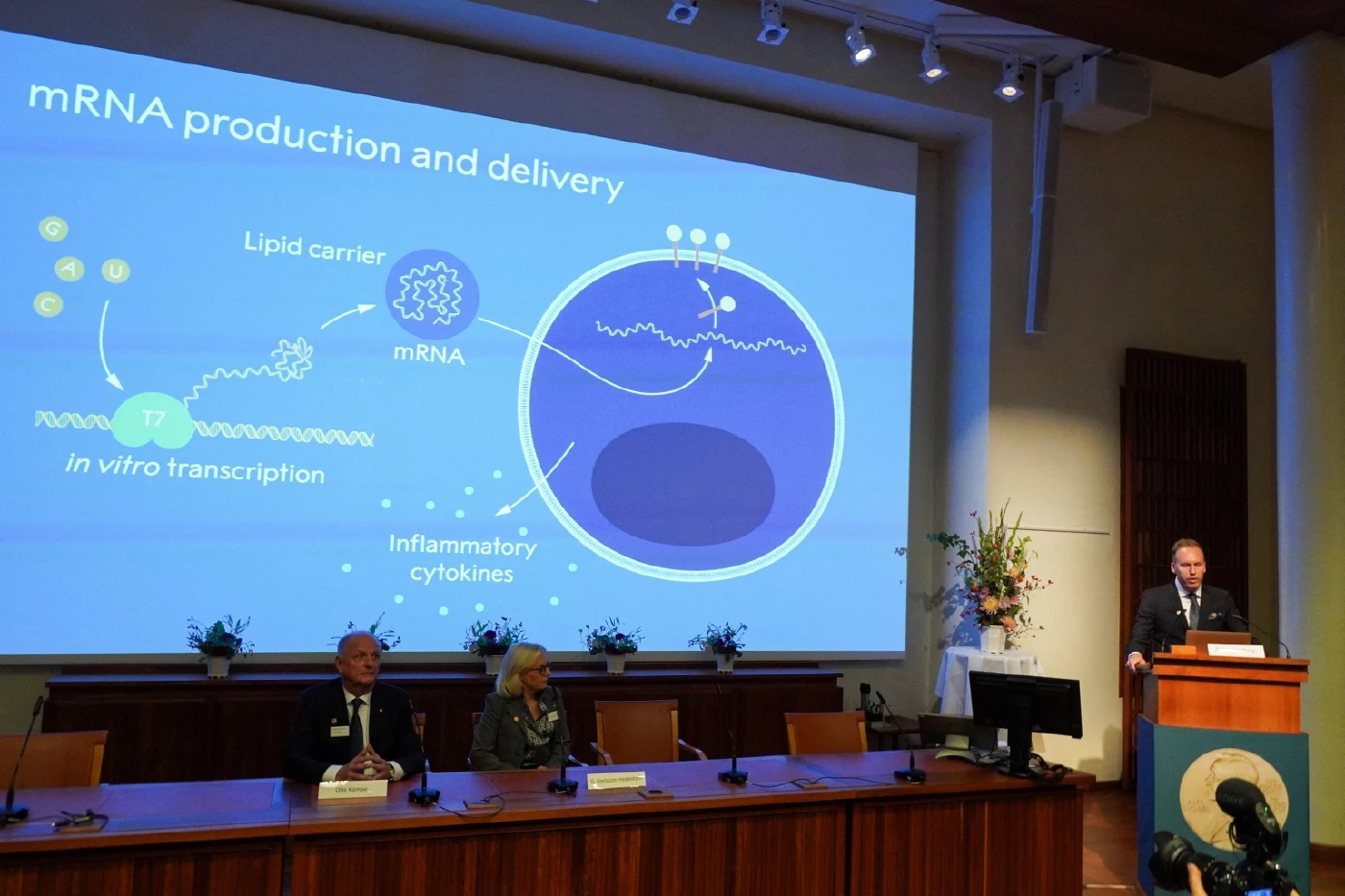นักวิจัยเบื้องหลังวัคซีนโควิด mRNA คว้าโนเบลสาขาการแพทย์