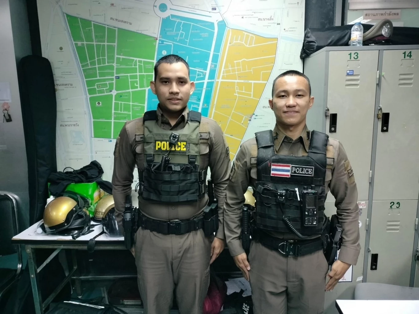 ส.ต.ท.กร ศรีพรหม ผบ.หมู่ป.สน.สำราญราษฎร์ และ ส.ต.ท.นันทนัช สุธรรม ผบ.หมู่ป.สน.สำราญราษฏร์ 