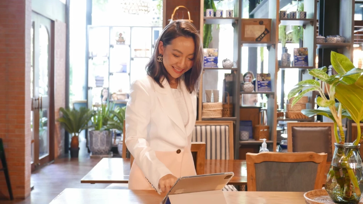 เปิดเส้นทางนักธุรกิจหญิงคนเก่ง "น้ำผึ้ง จารุวรรณ โชติเทวัญ" ทายาทสหฟาร์ม