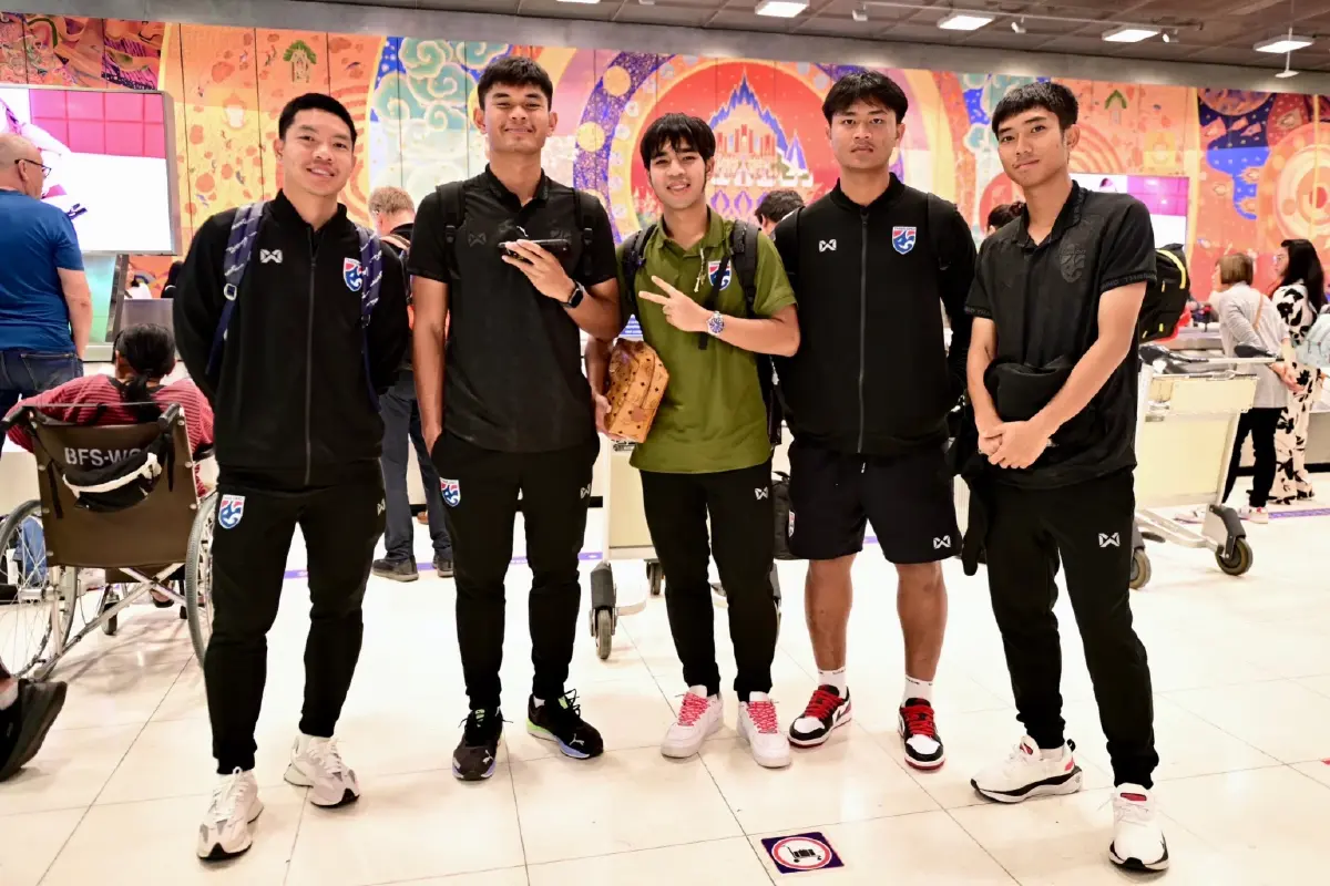 "ทีมชาติไทย" กลับถึงบ้านเกิด "มาโน่" เผยได้ตัวเลือกในทีมชาติเพิ่มเพียบ