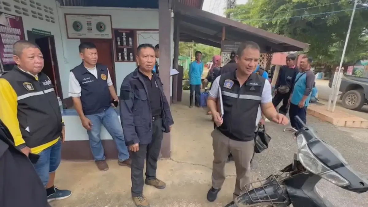 ชาวบ้านเข้าป่าหาเห็ดข้ามถิ่น ถูกมือดีเผารถ ที่จอดทิ้งไว้ชายป่าวอด 8 คัน