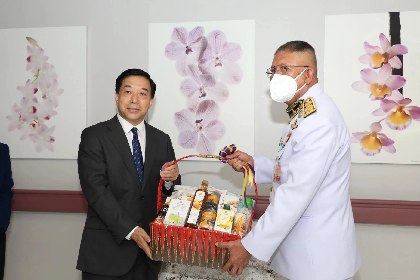 ในหลวง ทรงรับผู้บาดเจ็บ เหตุกราดยิงในห้างพารากอนไว้ในพระบรมราชานุเคราะห์