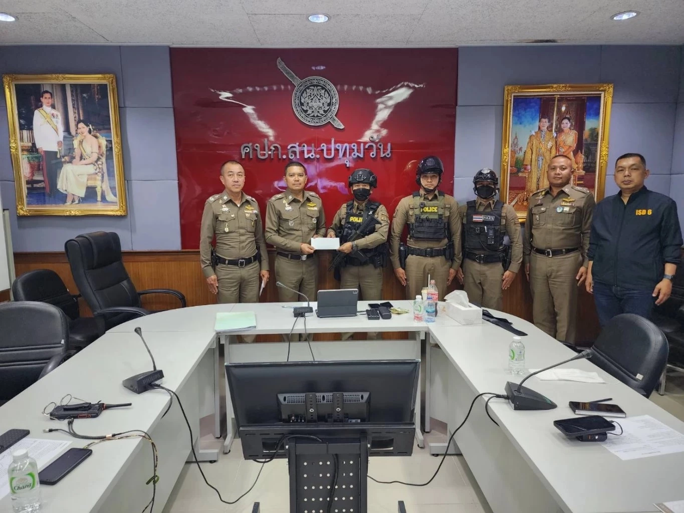 เผยโฉมหน้าเจ้าหน้าที่ตำรวจ 2 นาย ผู้เจรจากับผู้ก่อเหตุยิงกลางห้างพารากอน