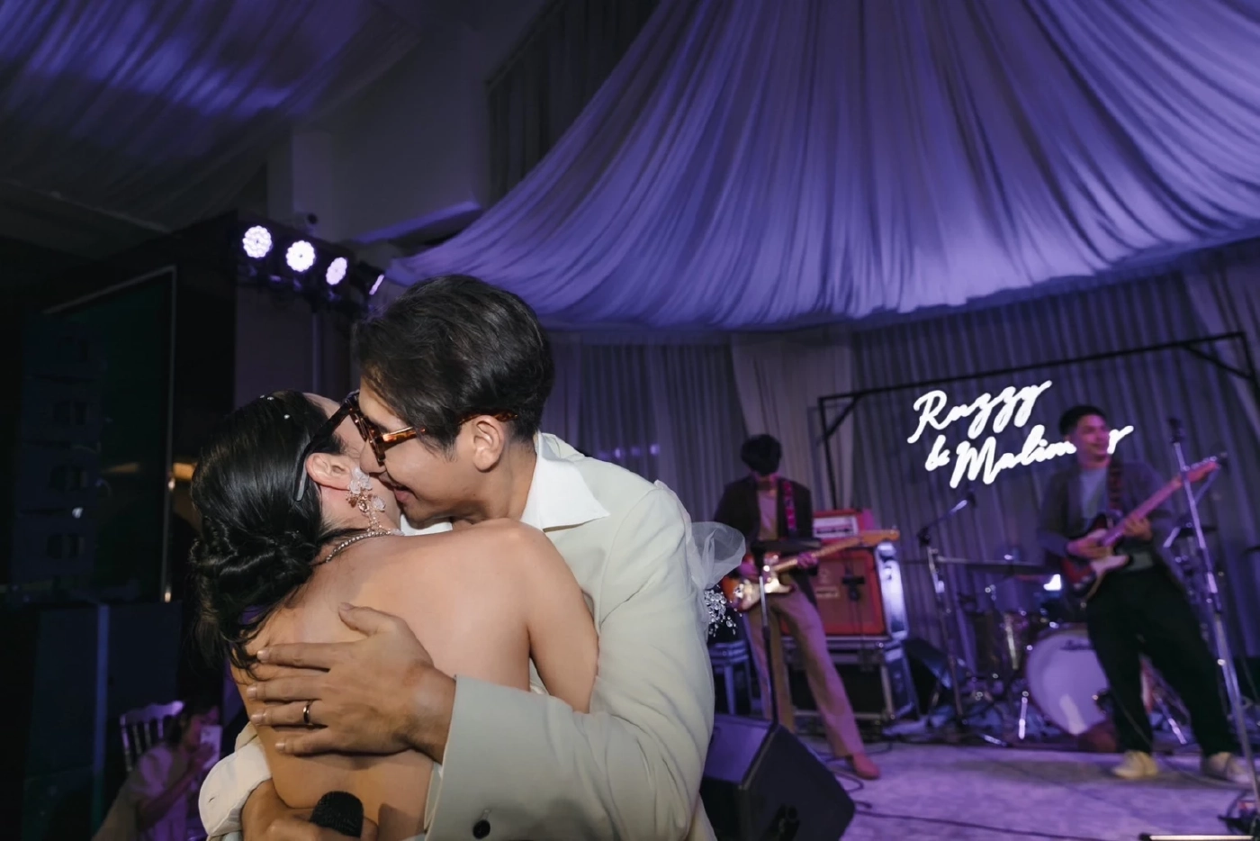 โมเมนต์สุดซึ้ง รัฐ Tattoo Colour ควงแฟนสาววิวาห์หวานขอเป็นสามีที่ดีที่สุด