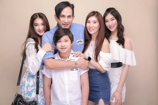 คู่พ่อลูก เซย่า-พีท ทองเจือ เล่านาทีหนีออกจากจุดเกิดเหตุ ยิงกลางพารากอน
