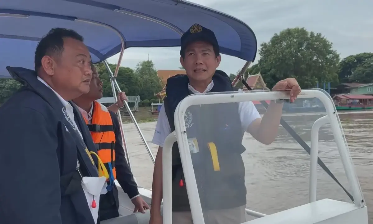 พ่อเมืองอยุธยา ลงพื้นที่ตรวจจุดเสี่ยง หลังระดับน้ำเจ้าพระยา-ป่าสัก สูงขึ้น