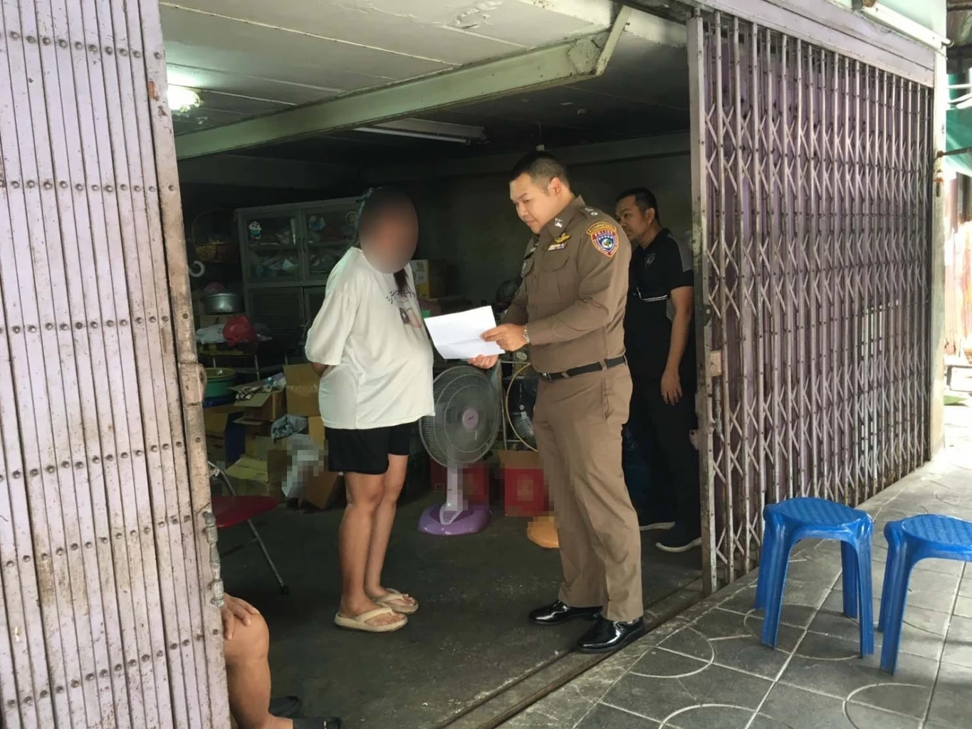 บุกทลายแหล่งขายน้ำหวานผสมโคเดอีน ยึดของกลางมูลค่านับล้าน