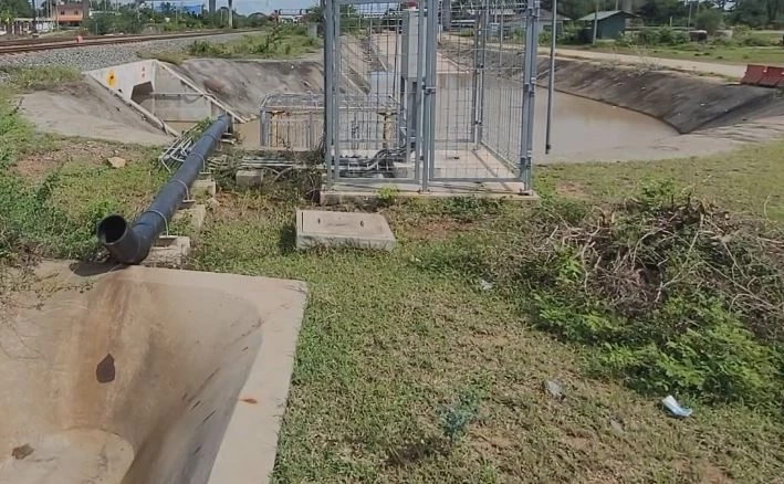 ฝนตกหนัก น้ำท่วมทางลอดใต้รางรถไฟ ชาวบ้านเดือดร้อน วอนเร่งแก้ไข