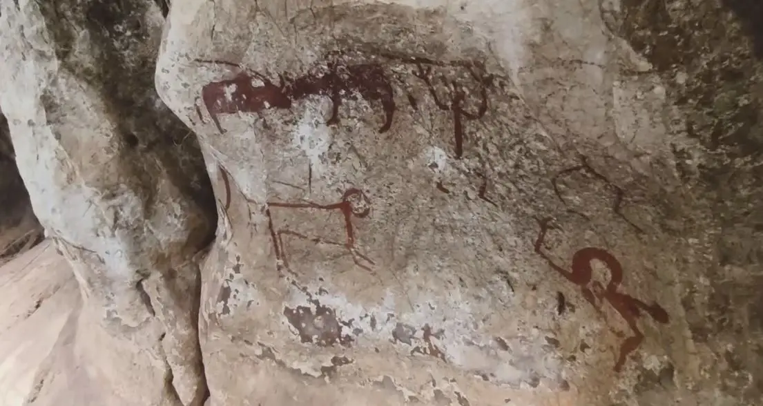 ชาวบ้านพบภาพเขียนโบราณ และโครงกระดูกมนุษย์ ที่อุทัยธานี