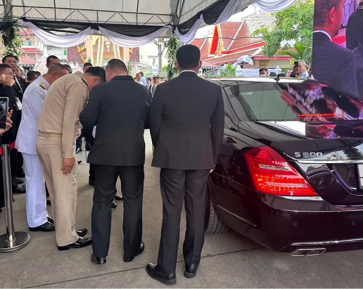 "บิ๊กตู่-บิ๊กป็อก-บิ๊กแดง" ร่วมงานพระราชทานเพลิงศพ มารดา"ผบ.ตร."